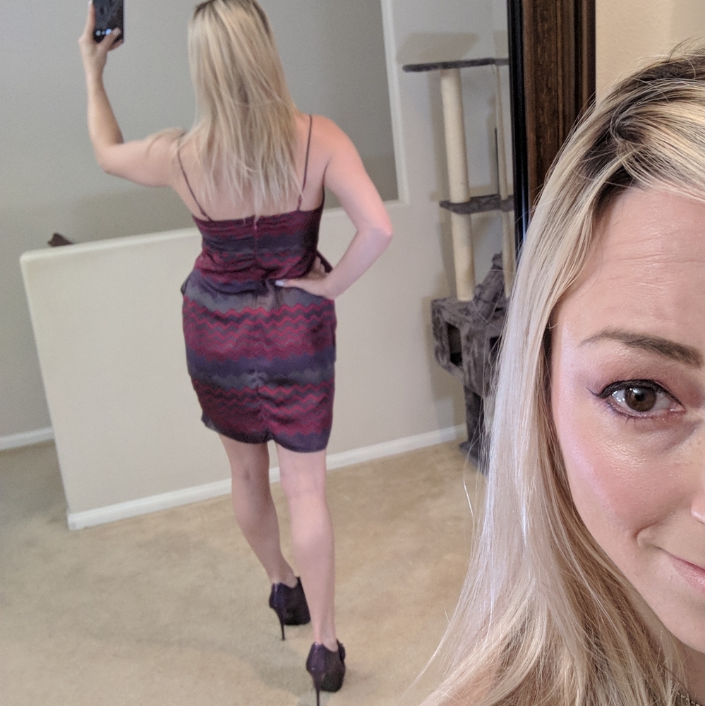 ๐ GUESS DRESS ๐ - Picture 3 of 5